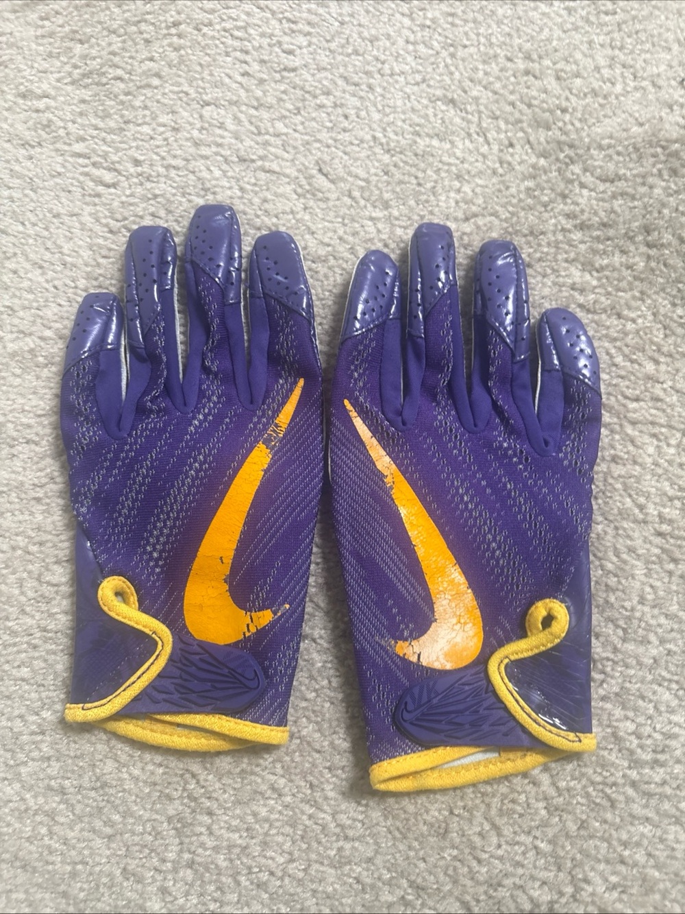 ncaa LSU college football gloves